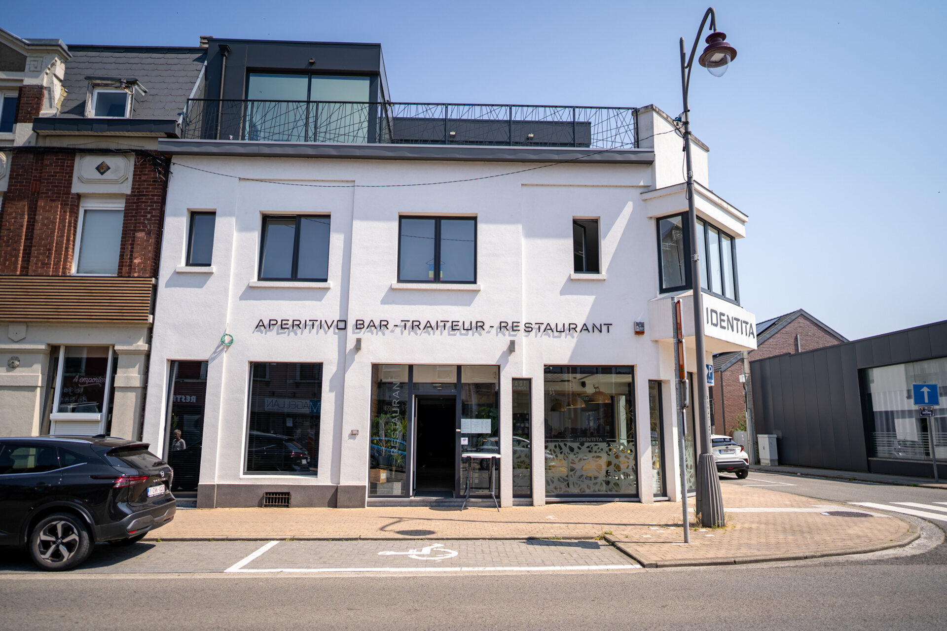 Transformation d'un batiment existant. Création d'un restaurant et d'un penthouse à Ans